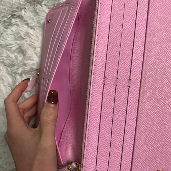 Limited edition Louis Vuitton wallet - Picture 6 of 9